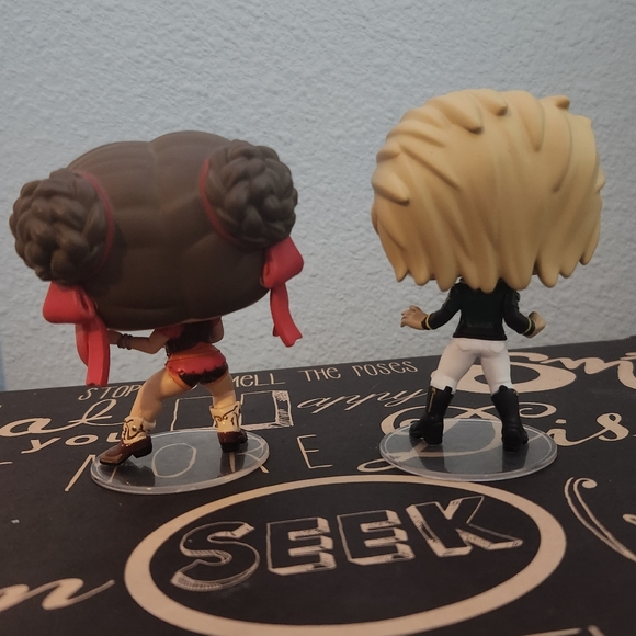 SuperheroesFunko Marvel Vs. Capcom: Infinite Pop! Captain Marvel Vs Chun-Li - Picture 2 of 2